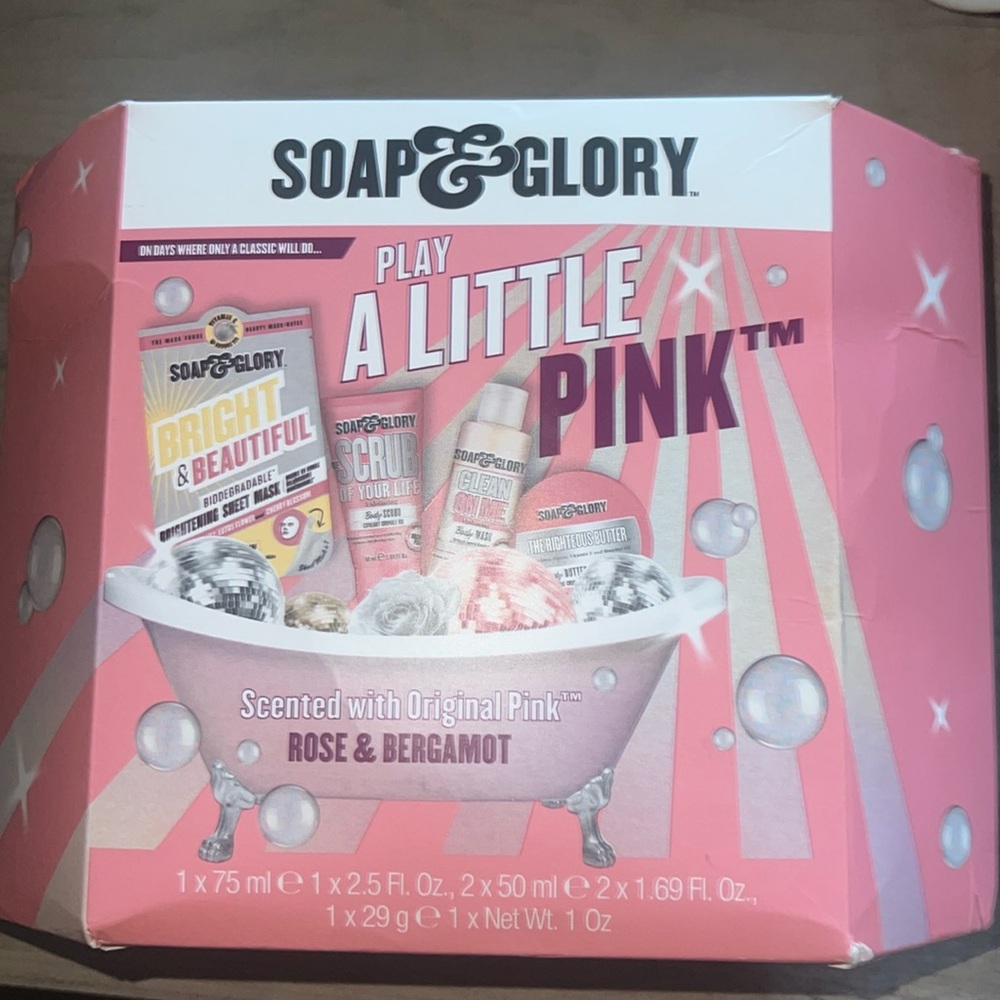 Soap and Glory Play A Little Pink Gift Set NWT